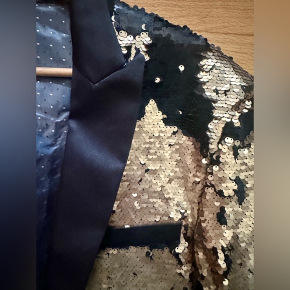 Sequin Tuxedo jacket (sequins reverse gold/black) like new - Picture 3 of 7